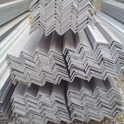 SS 304 201 316L Angle en acier inoxydable 50*50mm 60*60mm laminé à chaud pour les structures