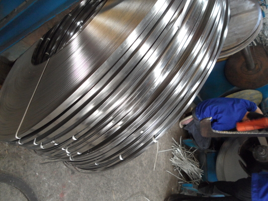Vente à chaud ASTM AISI 302 303 304 Coil en acier inoxydable de qualité 1000 mm 1219 mm Largeur